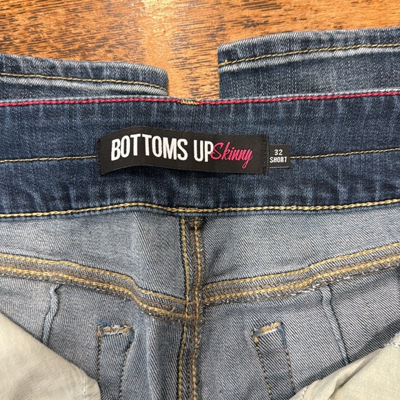 Double-Button Skinny Jeans - Picture 5 of 6